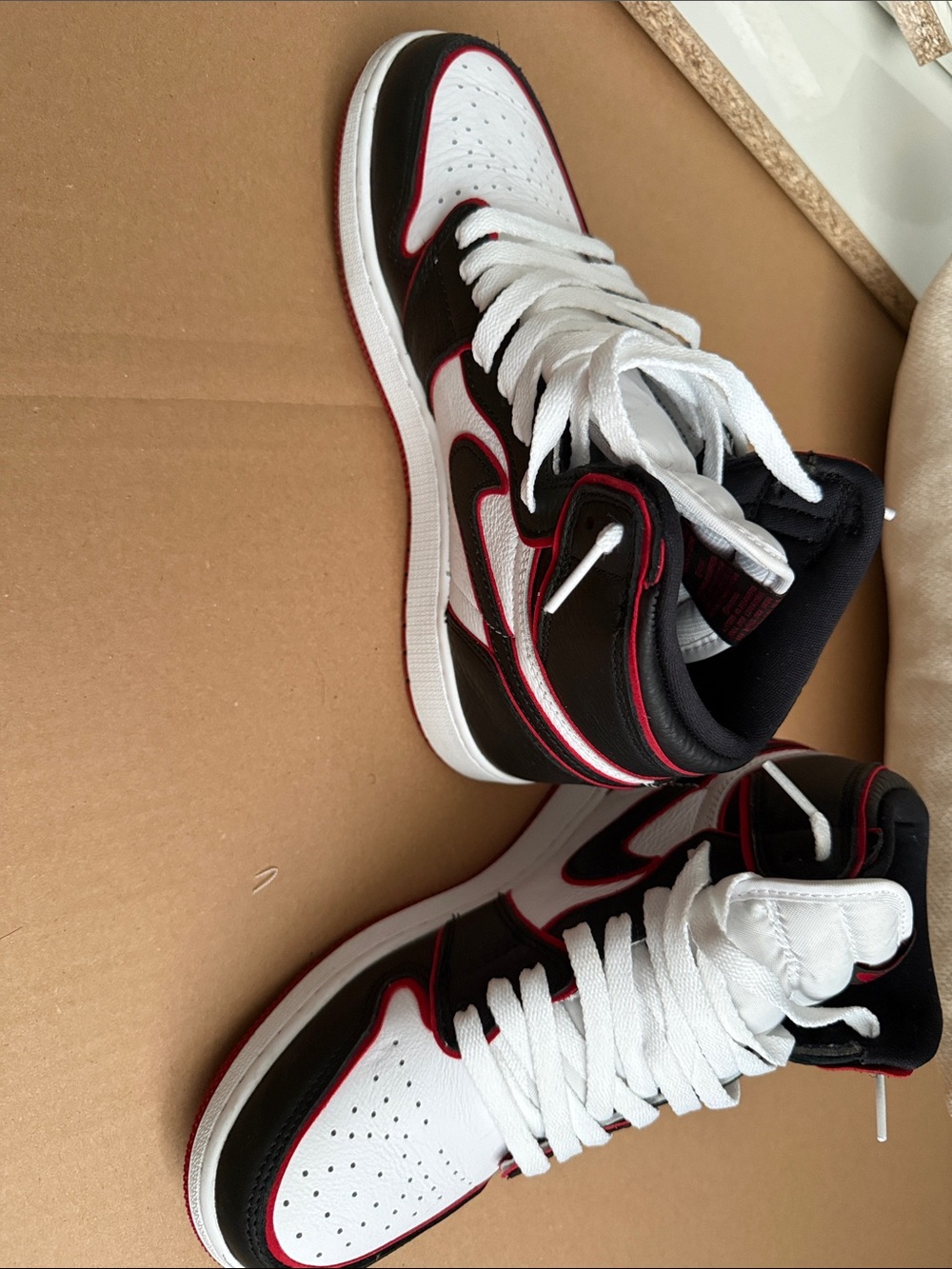 Nike Air Jordan 1 Mid - Black White Red Trim